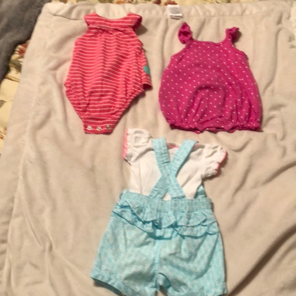 SUPER CUTE LIKE NEW - NEWBORN ROMPER BUNDLE - Picture 5 of 5
